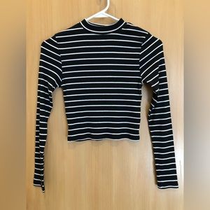 H&M mock neck cropped top